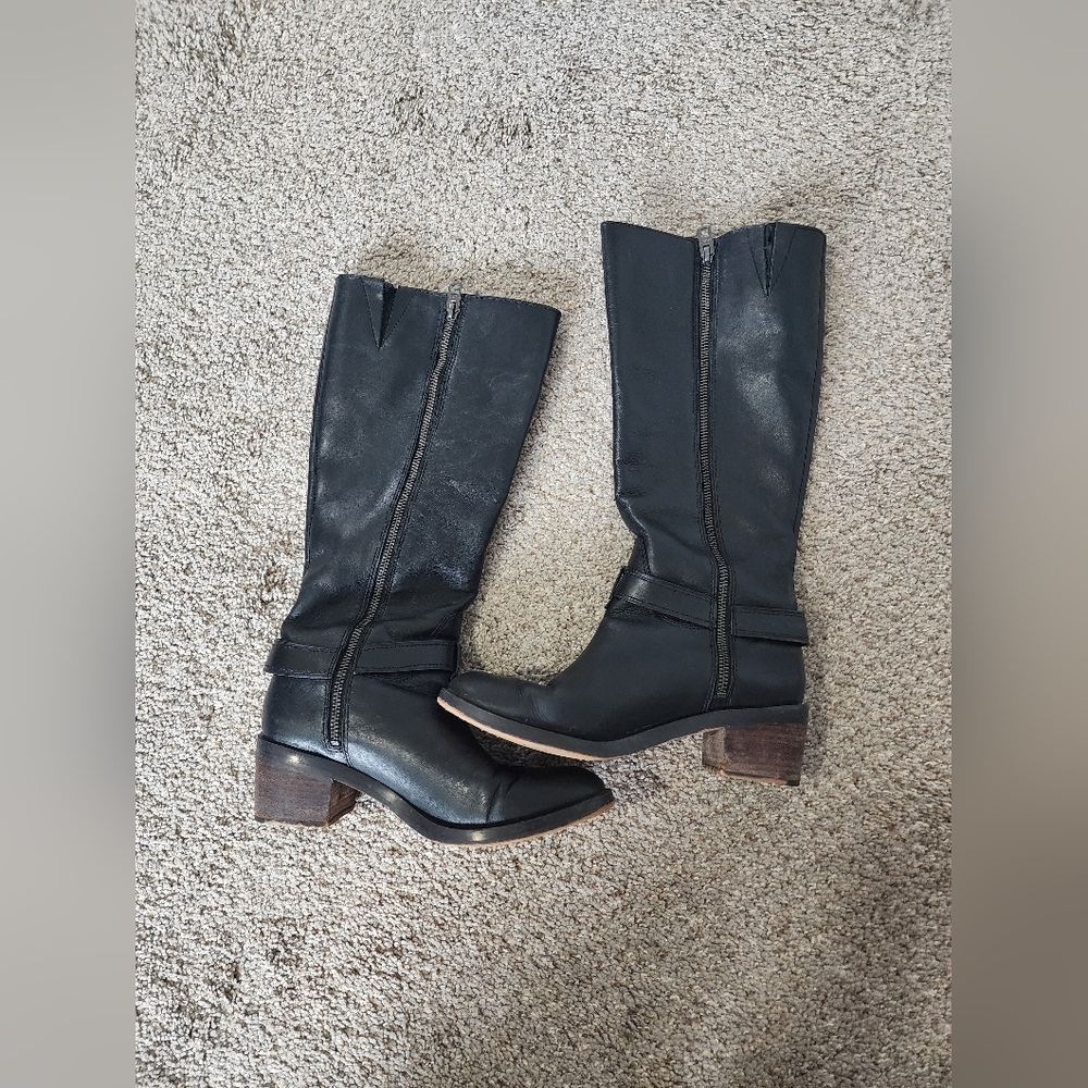 Boots - Picture 2 of 4